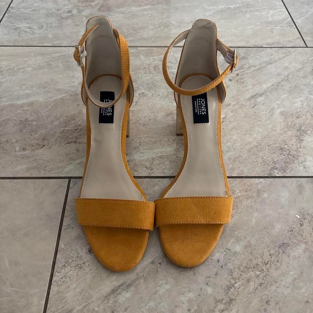 Jones New York Signature Yellow Suede Block Heel Ankle Strap Sandals Women 7
